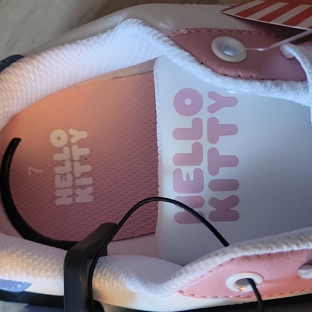 Hello Kitty - casual Court Sneakers Womens Size 7 - Picture 3 of 6